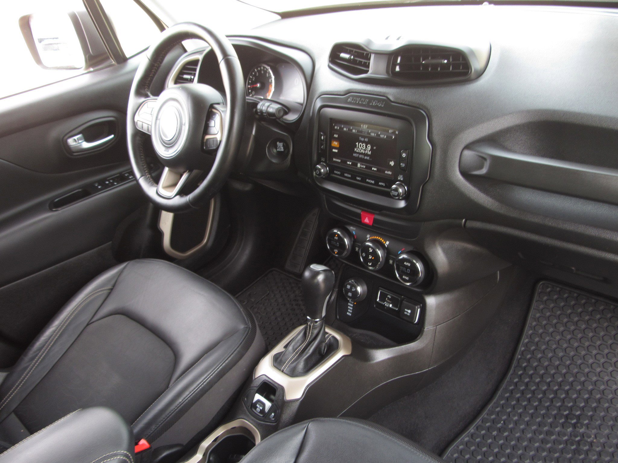 Used 2017 Jeep Renegade Trailhawk image 9