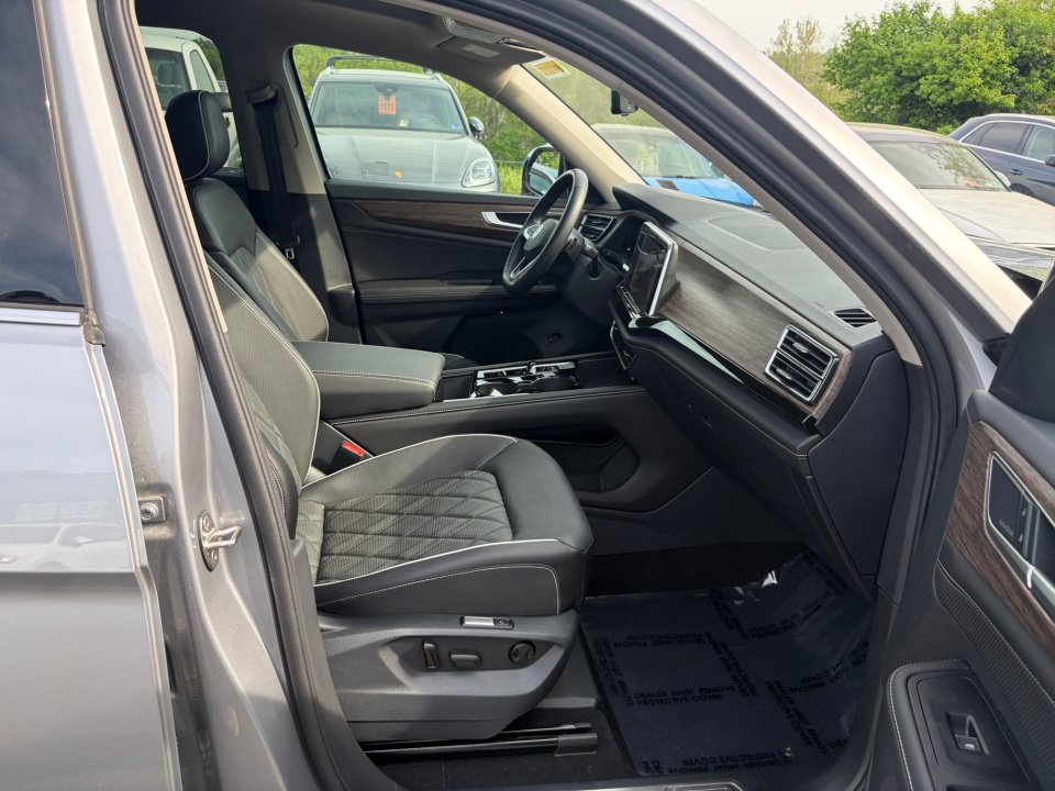 Used 2025 Volkswagen Atlas SEL Premium R-Line AWD/4WD image 28