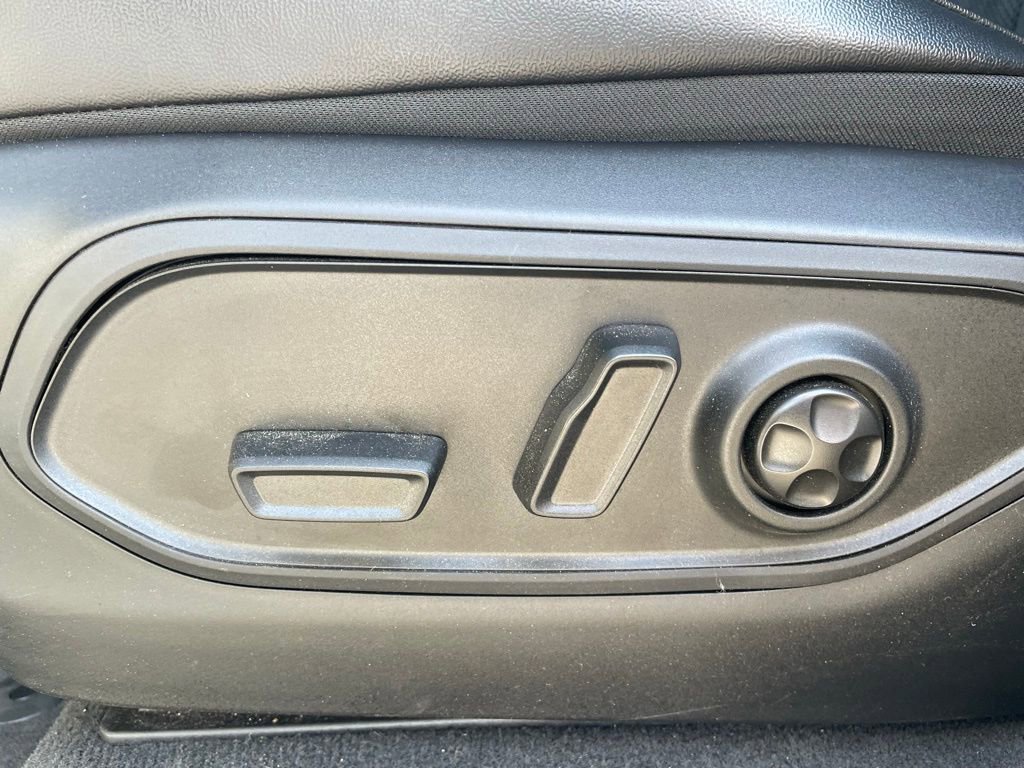 Used 2025 Jeep Grand Cherokee Altitude image 11