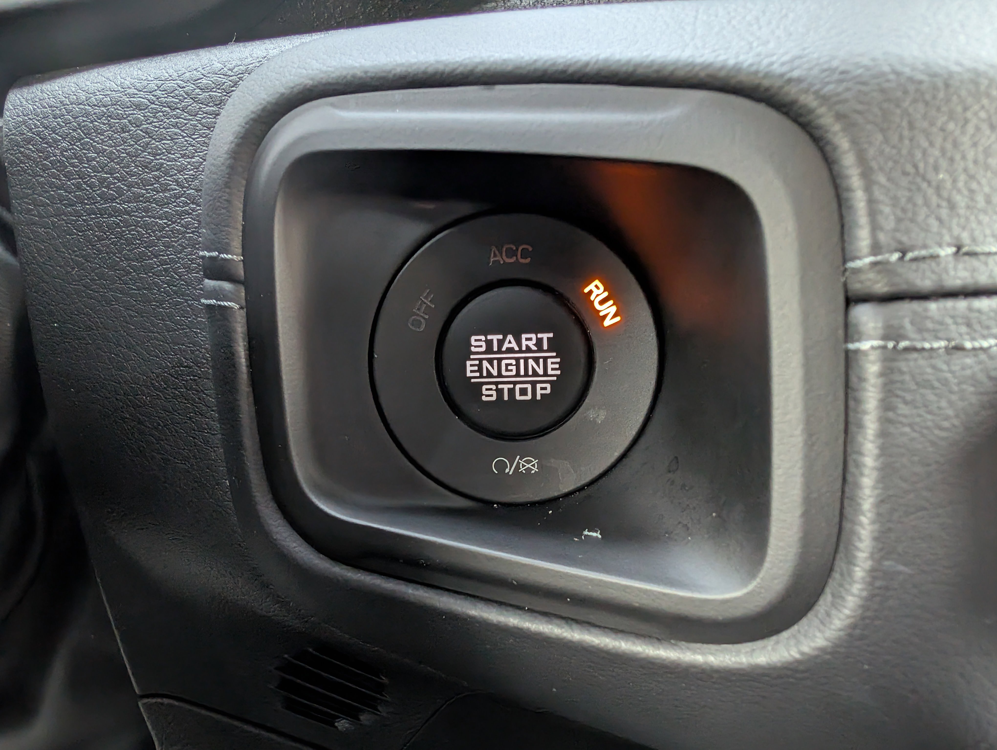 Used 2025 Jeep Wrangler Unlimited Sahara AWD/4WD image 32