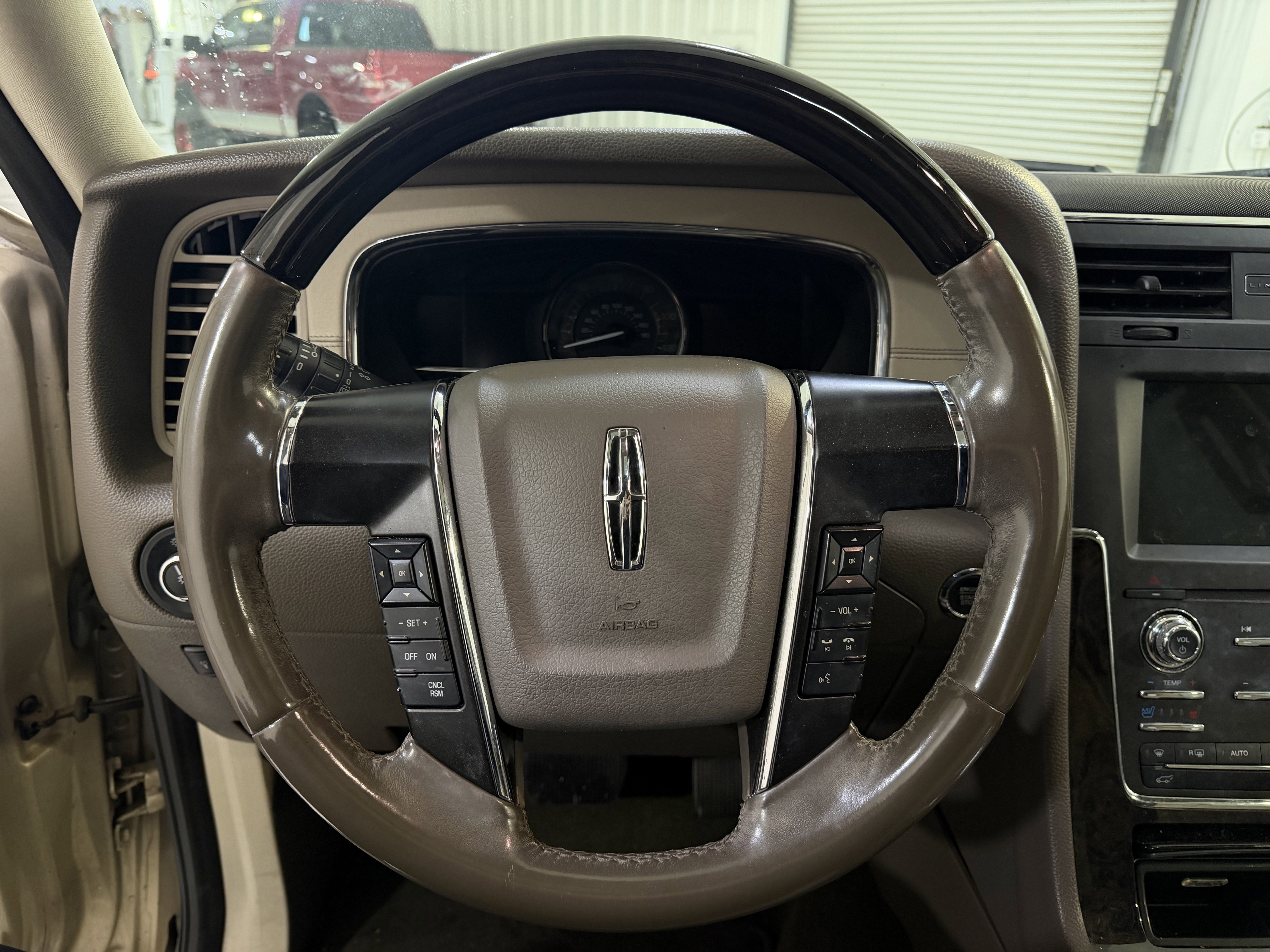 Used 2017 Lincoln Navigator Select RWD image 15