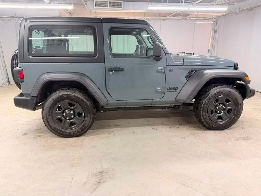 Used 2025 Jeep Wrangler Sport AWD/4WD image 13