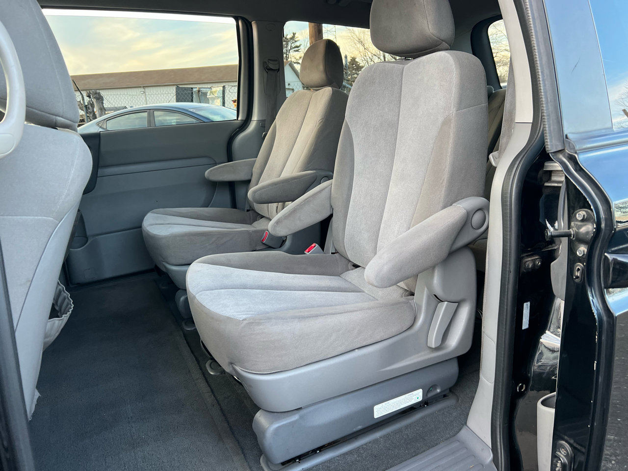 Used 2012 Kia Sedona LX image 19