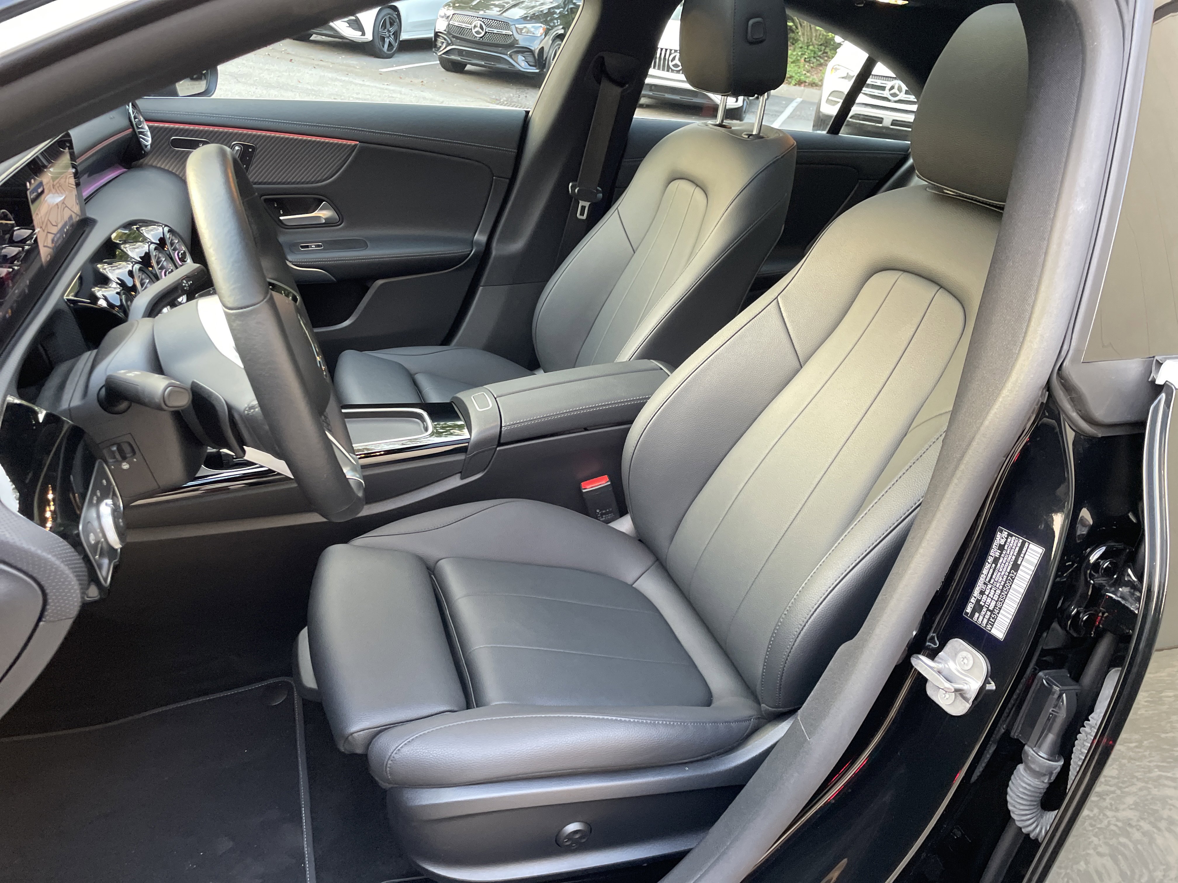 Used 2025 Mercedes-Benz CLA 250 4MATIC w/ Exclusive Package image 19