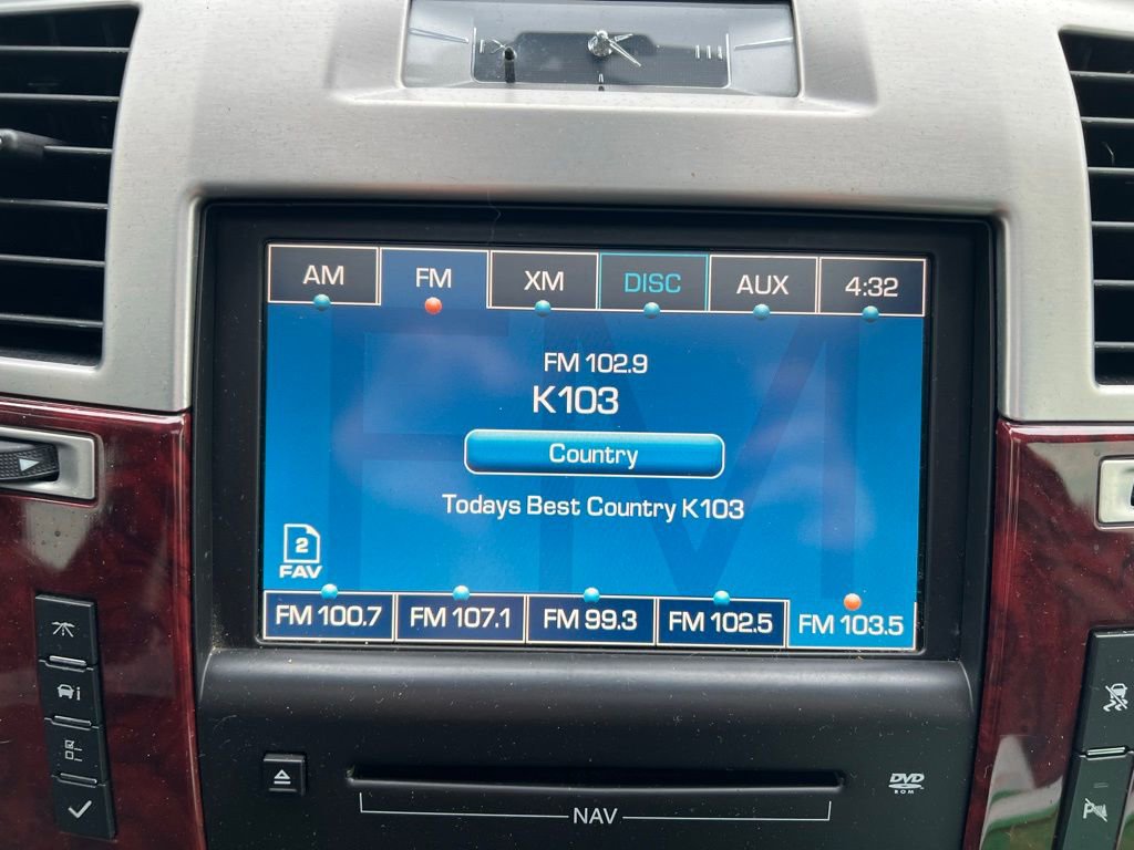 Used 2010 Cadillac Escalade Luxury image 28