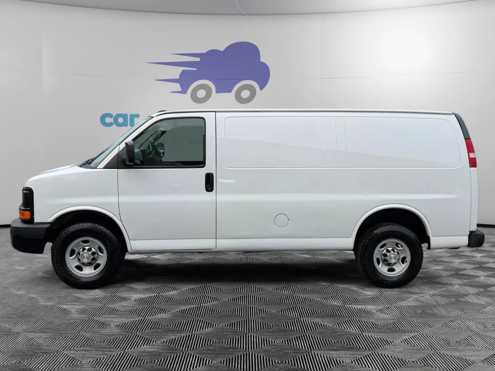 Used 2015 Chevrolet Express 2500 RWD image 2