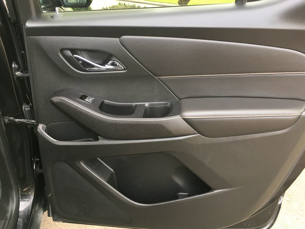 Used 2020 Chevrolet Traverse RS w/ LPO, Floor Liner Package image 32