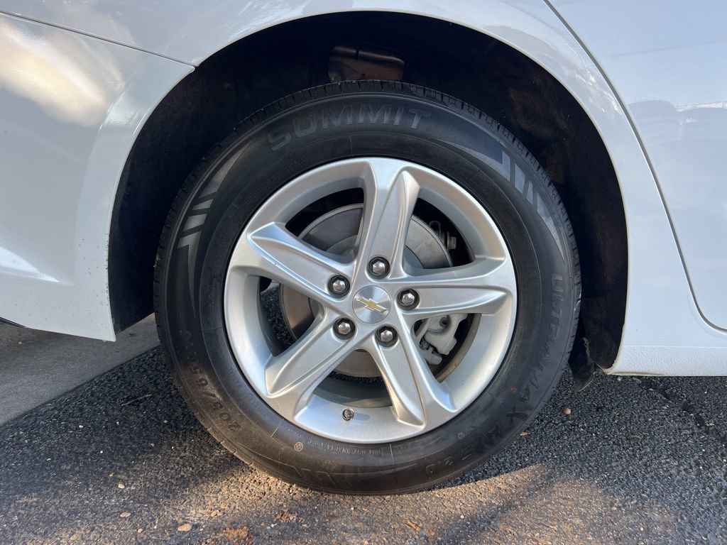 Used 2023 Chevrolet Malibu LS image 9