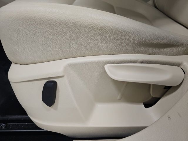 Used 2017 Volkswagen Tiguan S image 15
