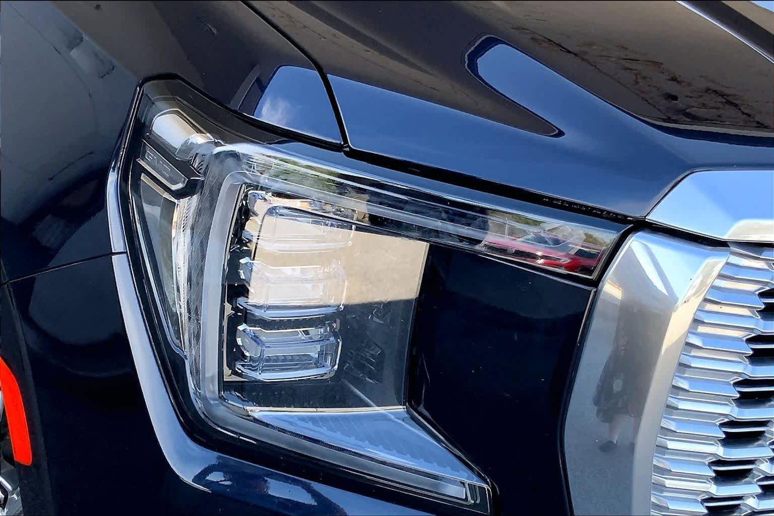 Used 2023 GMC Yukon XL Denali w/ Denali Reserve Package image 29
