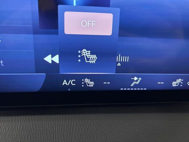 Used 2025 Buick Enclave Sport Touring image 21