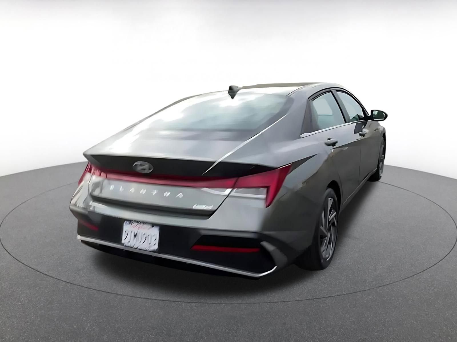 Used 2025 Hyundai Elantra Limited image 14