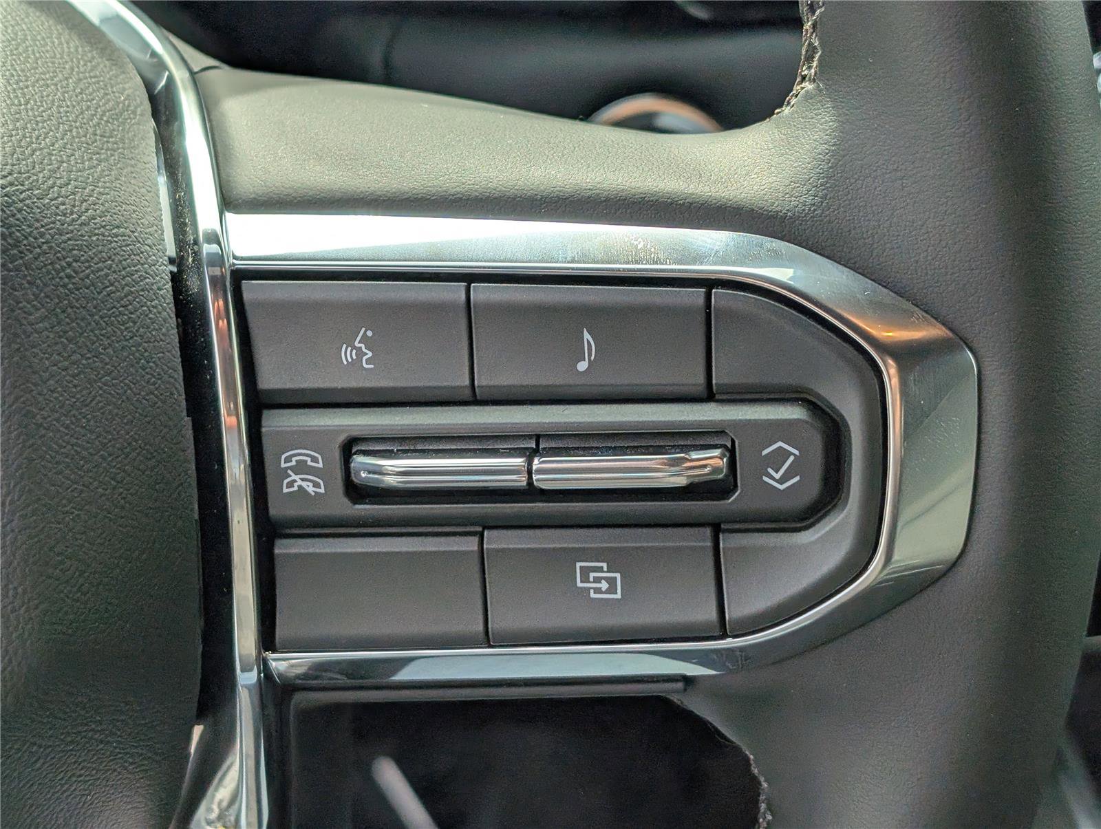 Used 2025 GMC Canyon Elevation w/ Technology Package image 23