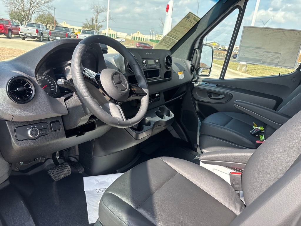 Used 2025 Mercedes-Benz Sprinter 2500 image 6