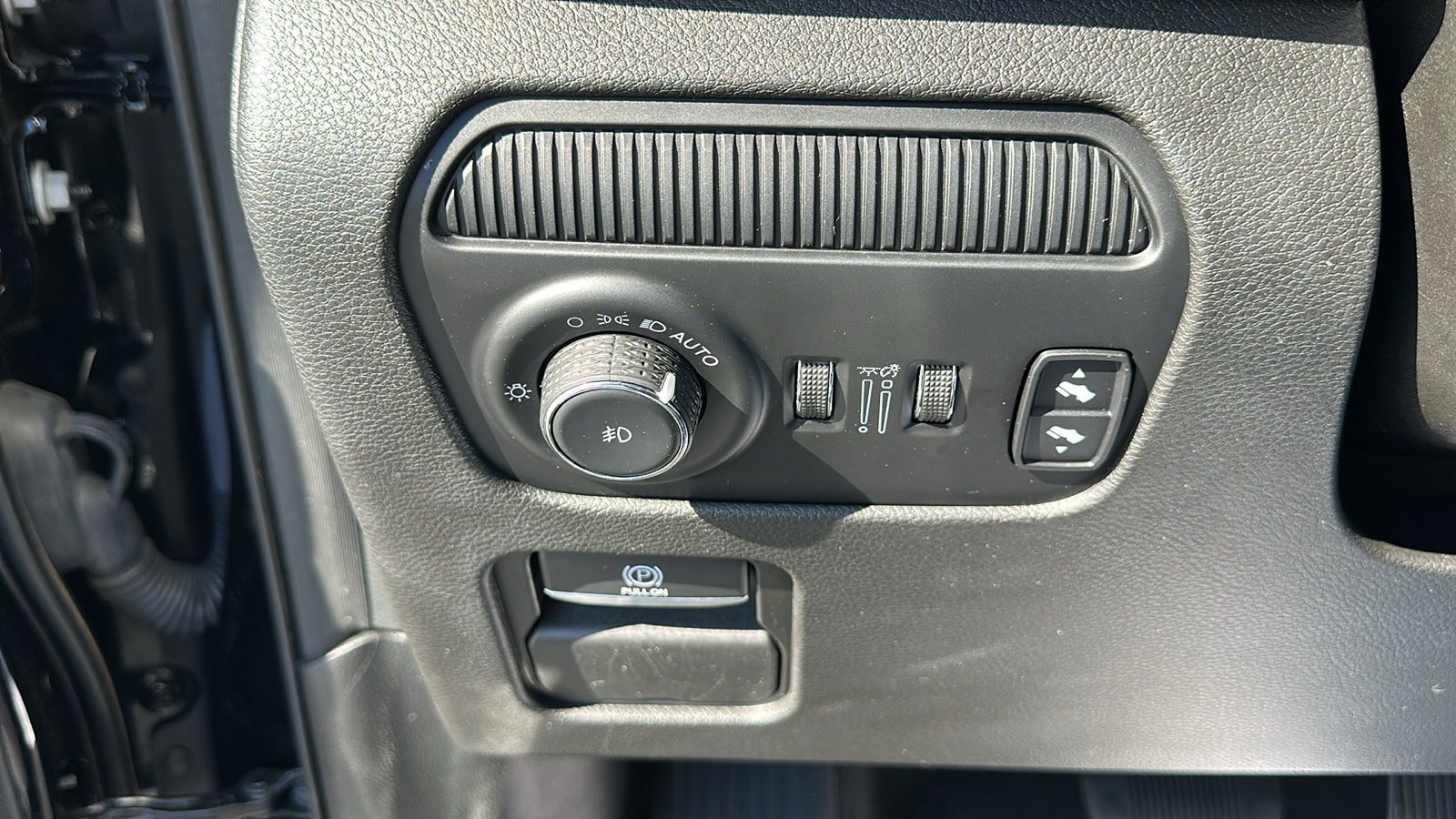 Used 2023 Jeep Wagoneer L Series II image 14