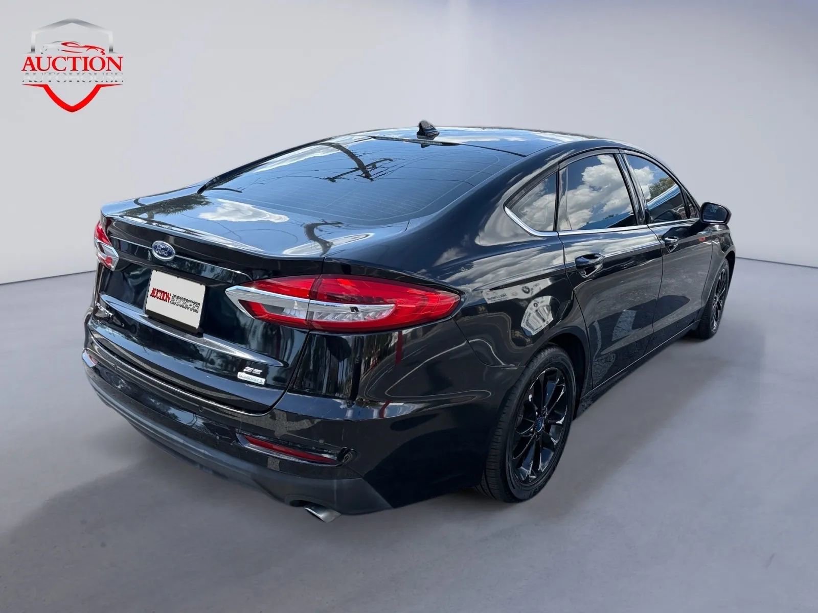 Used 2019 Ford Fusion SE image 4