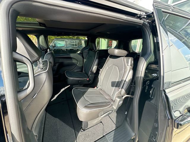 New 2026 Chrysler Pacifica Limited w/ S Appearance Package image 27