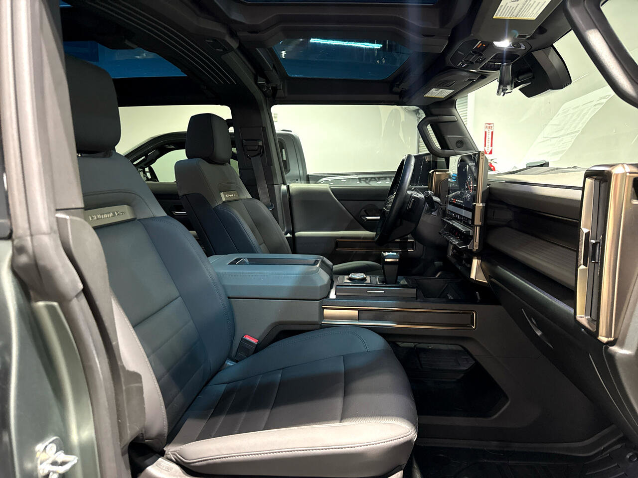 Used 2024 GMC Hummer EV 3X w/ LPO, Illumination Package image 29
