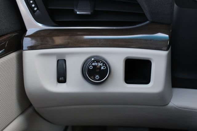 Used 2020 Cadillac Escalade ESV Luxury RWD image 12