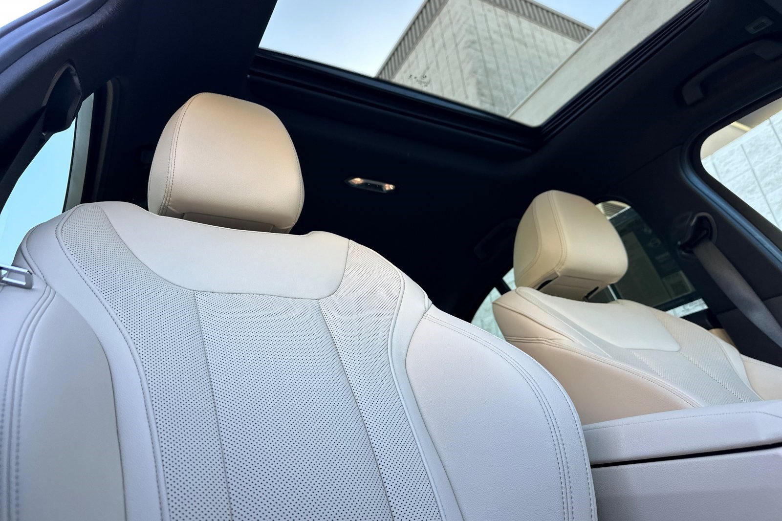 Used 2025 BMW 330i Sedan w/ Premium Package image 20