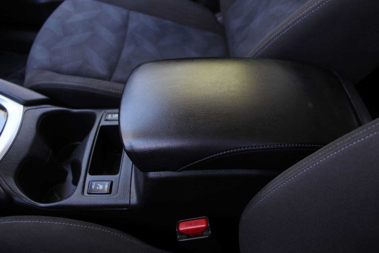 Used 2015 Nissan Rogue SV w/ SV Premium Package image 19