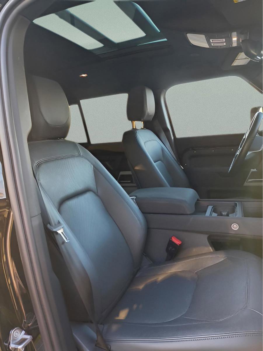 Used 2023 Land Rover Defender 130 SE image 6