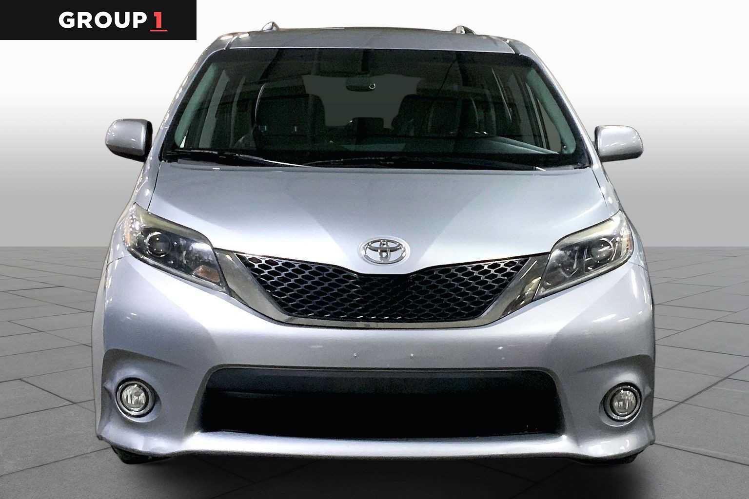 Used 2017 Toyota Sienna SE FWD image 4
