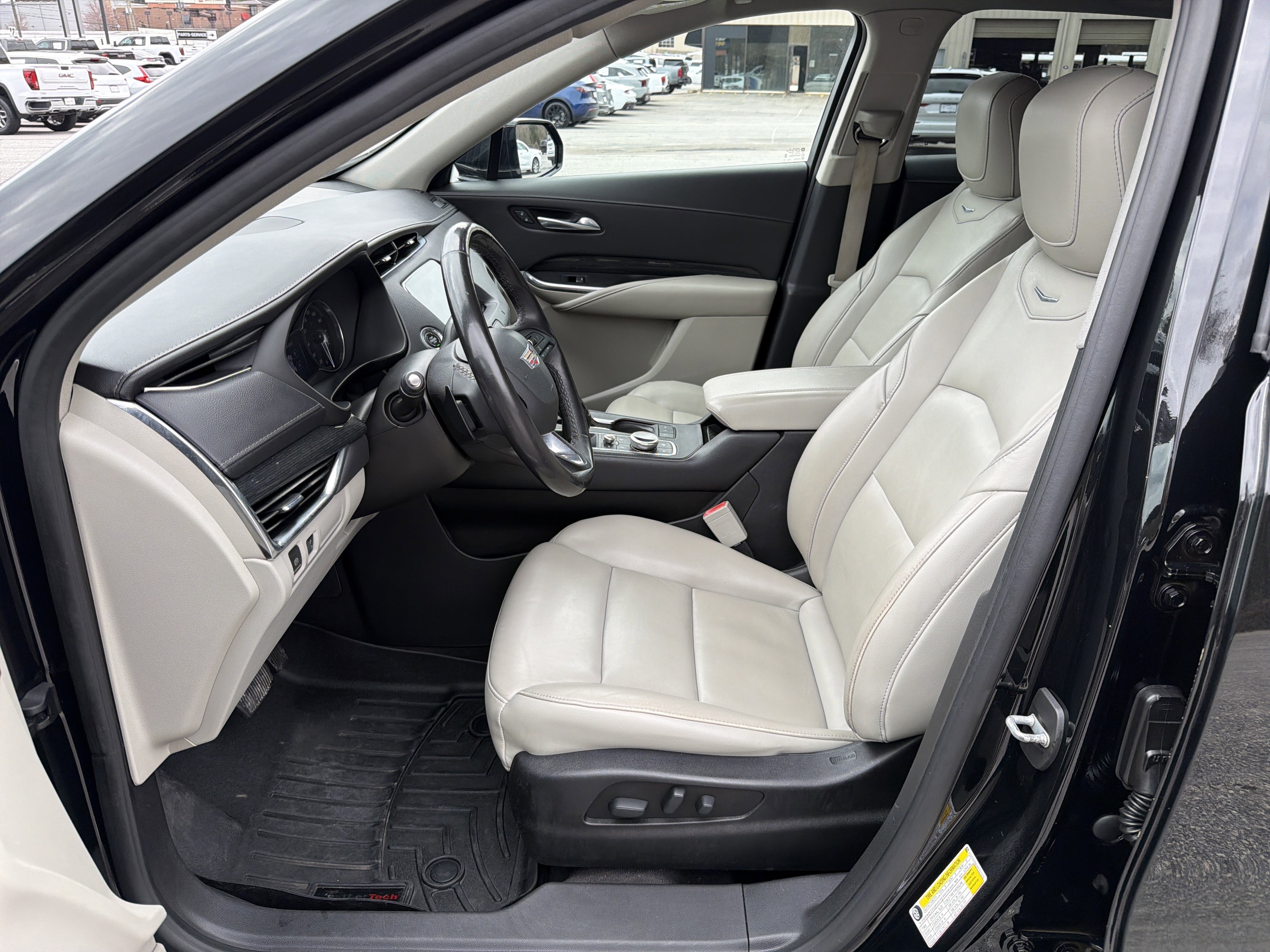 Used 2019 Cadillac XT4 Premium Luxury w/ Cold Weather Package image 10