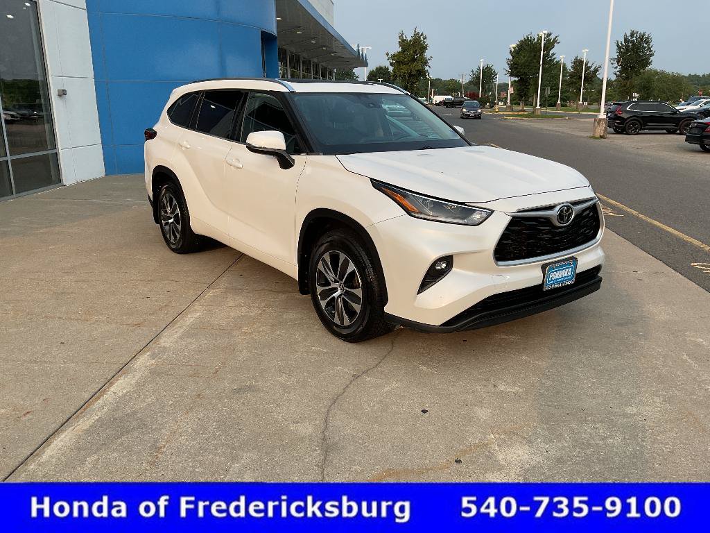 Used 2021 Toyota Highlander XLE AWD/4WD image 8