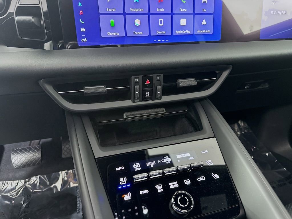 Certified 2025 Porsche Macan Electric image 18