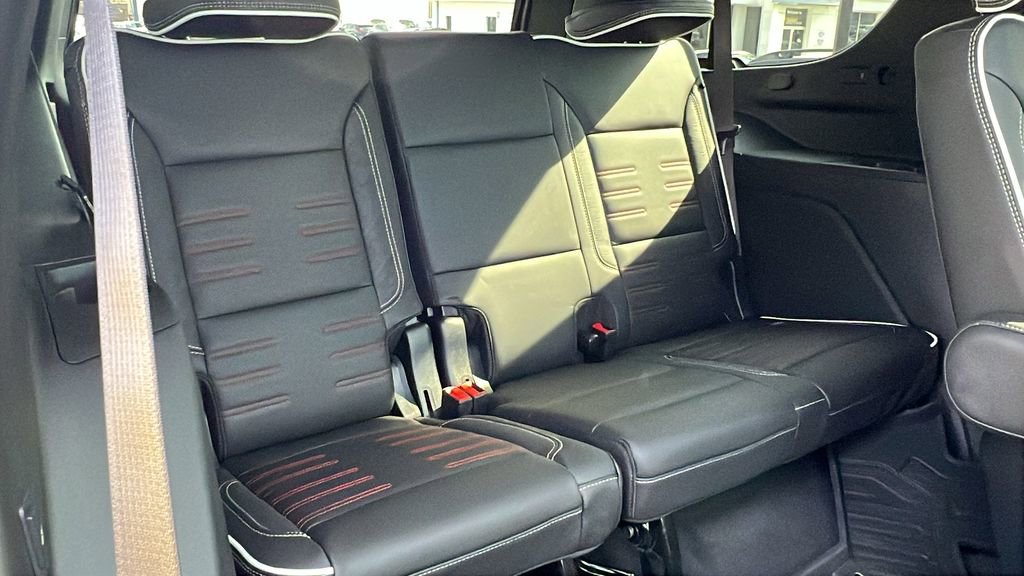 Used 2025 GMC Yukon AT4 Ultimate w/ LPO, Floor Liner Package image 15