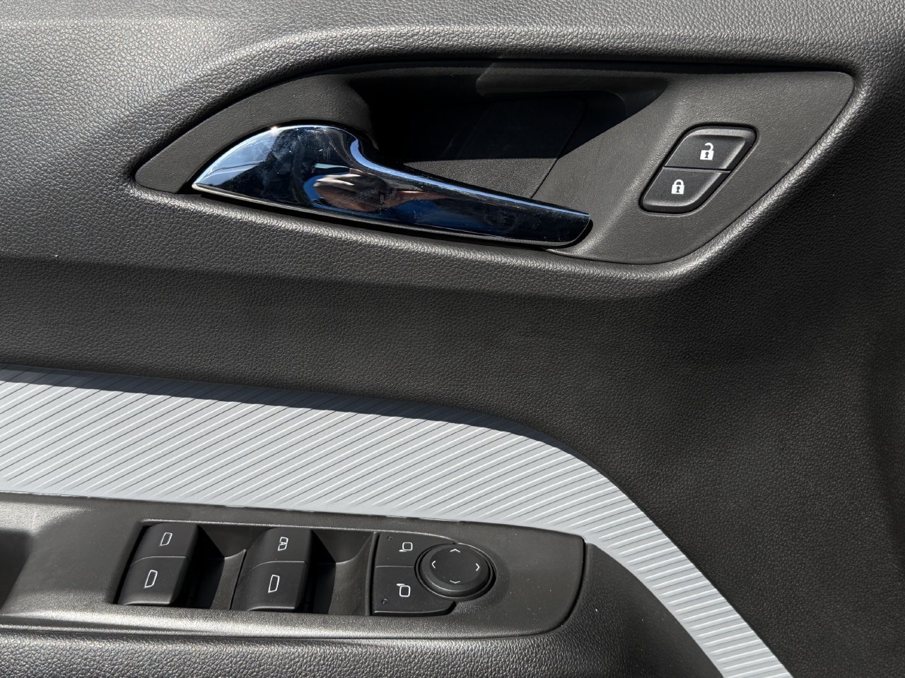 Used 2027 Chevrolet Bolt RS FWD image 20