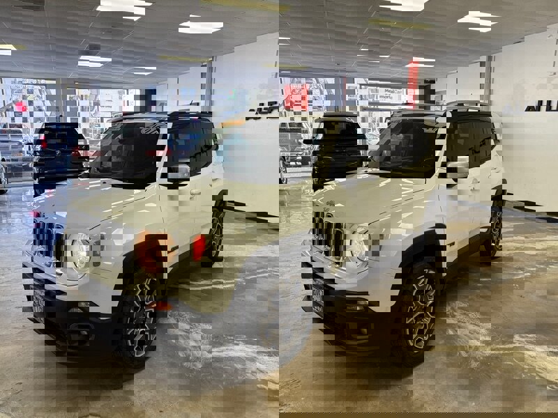 Used 2016 Jeep Renegade Limited image 3