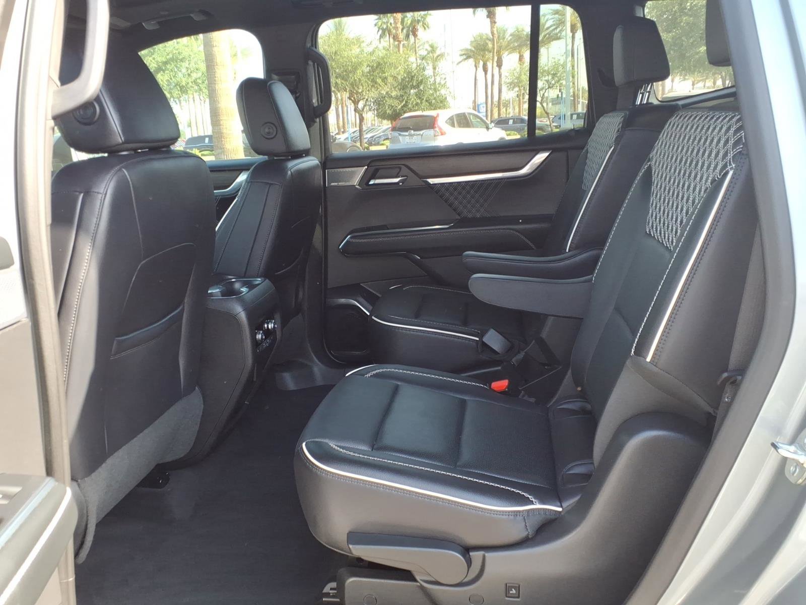 Used 2024 GMC Acadia Denali w/ Super Cruise Package image 9