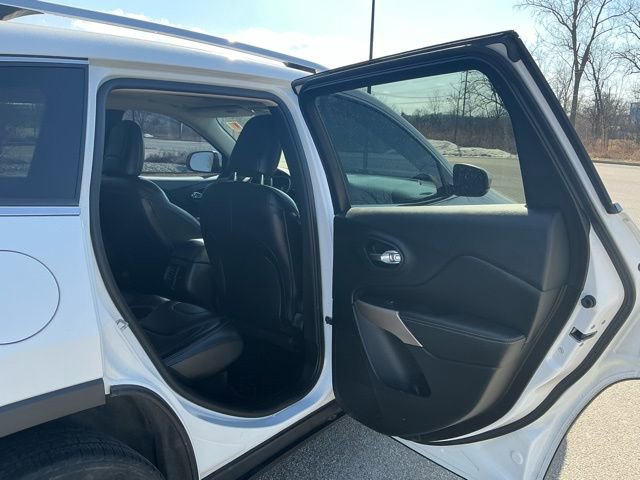 Used 2018 Jeep Cherokee Limited image 16