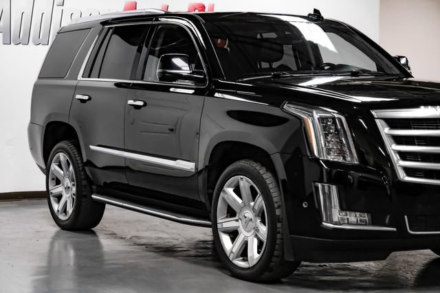 Used 2018 Cadillac Escalade Luxury image 2