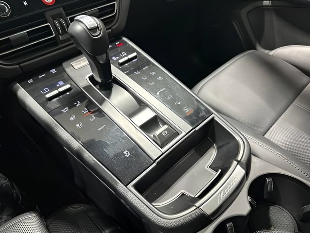 Used 2024 Porsche Macan AWD/4WD image 26