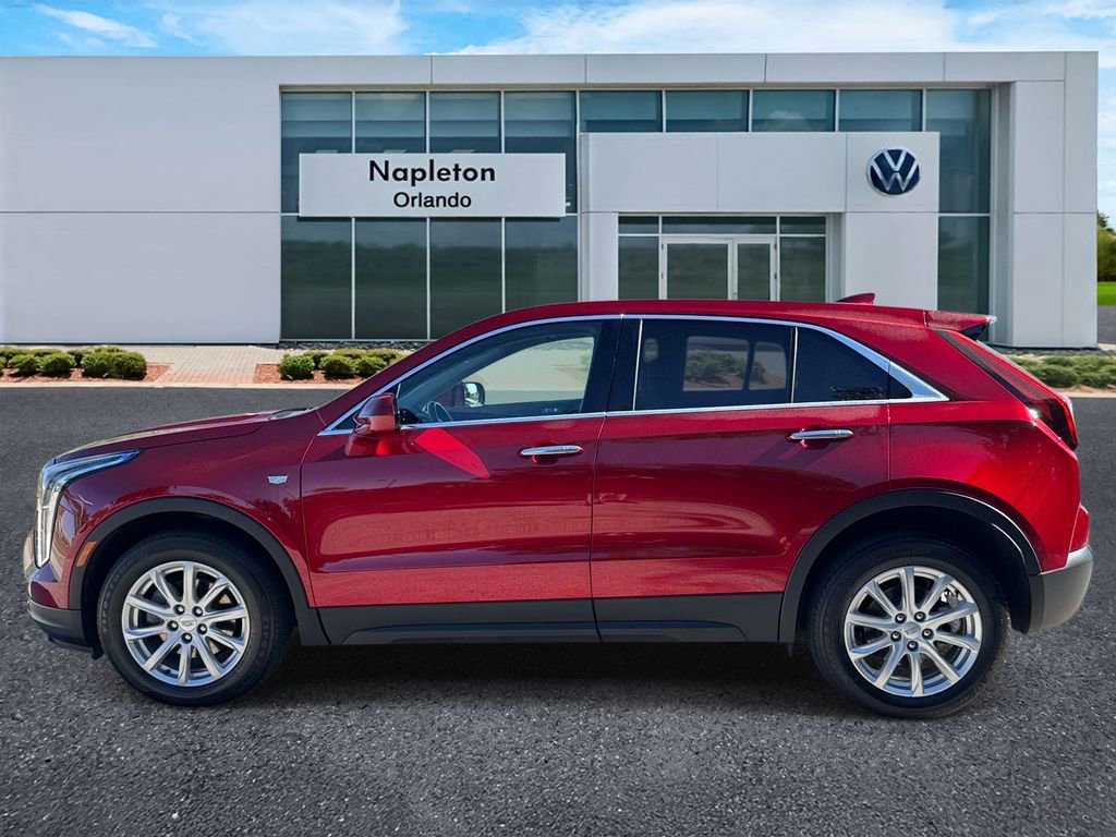 Used 2023 Cadillac XT4 Luxury w/ Cold Weather Package FWD image 2