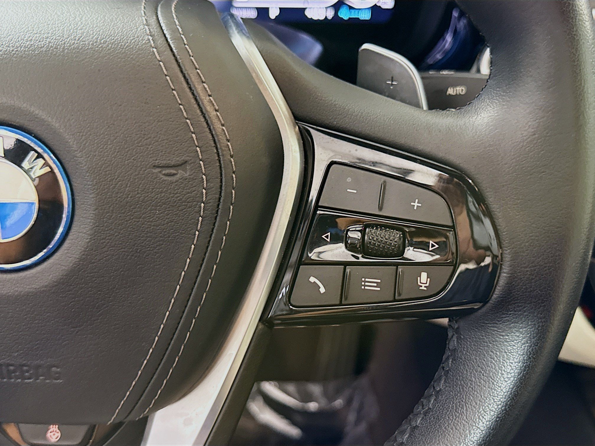 Used 2023 BMW 530e w/ Executive Package RWD image 15