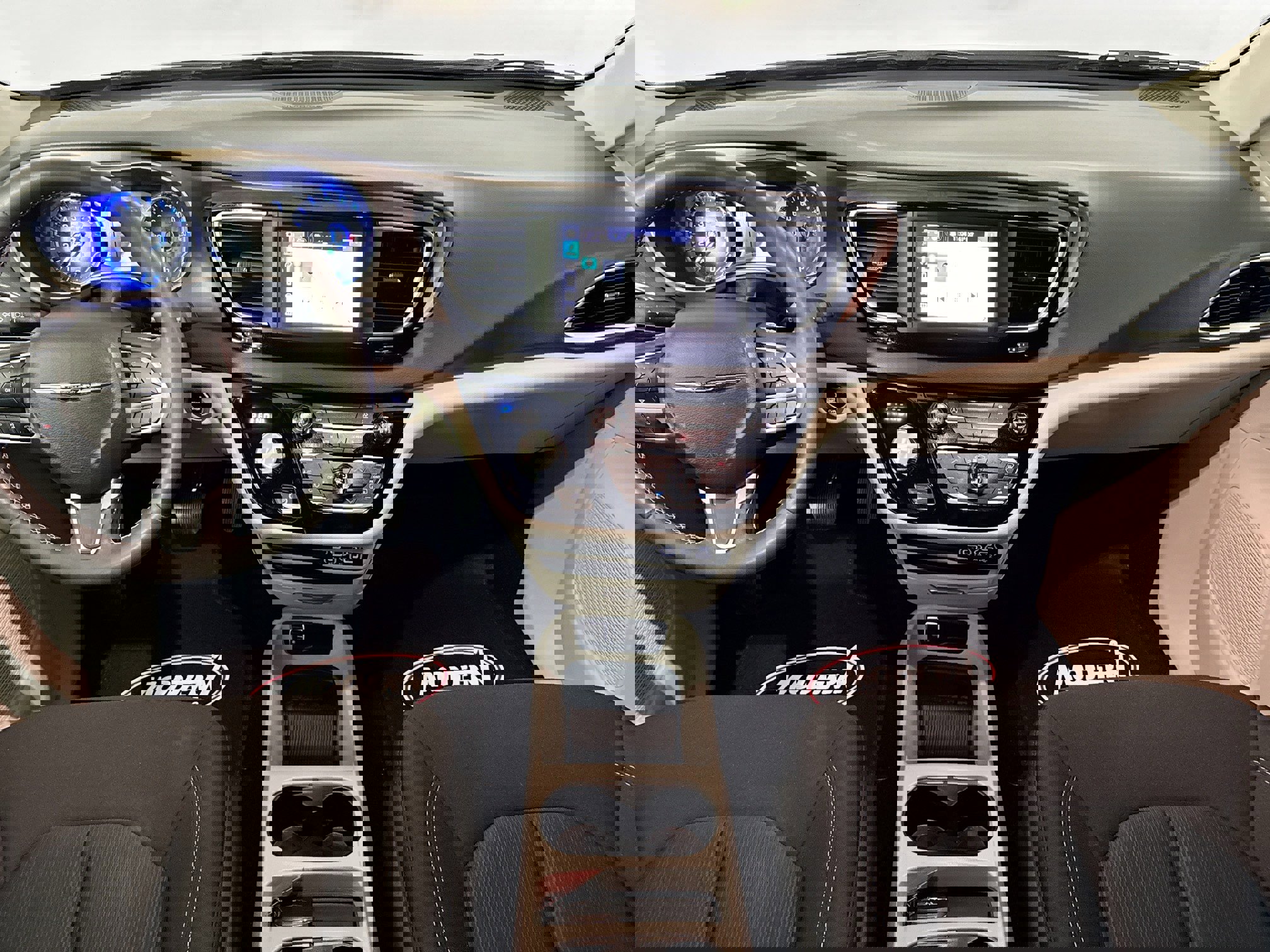 Used 2023 Chrysler Voyager LX image 22