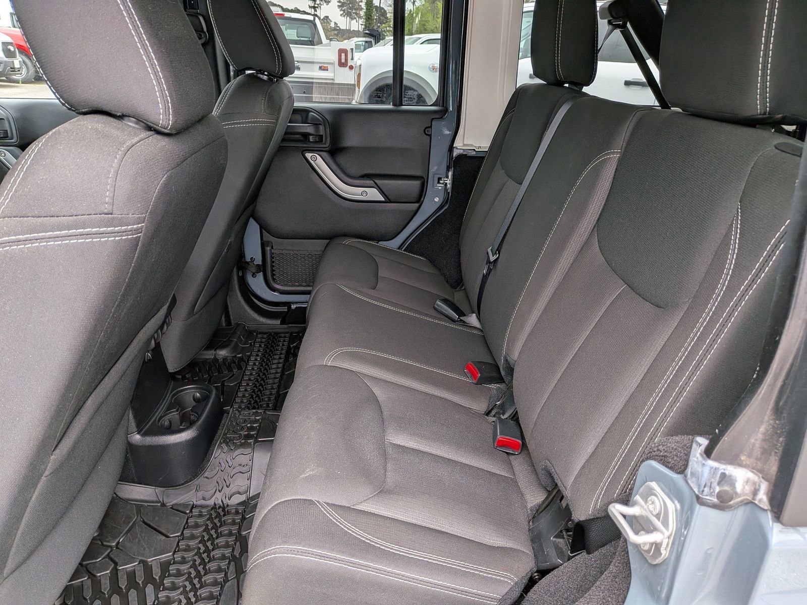 Used 2015 Jeep Wrangler Unlimited Sahara image 8