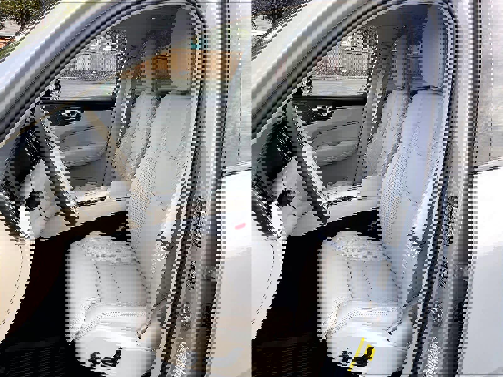 New 2026 Volvo XC60 B5 Ultra w/ Protection Package Premier image 11