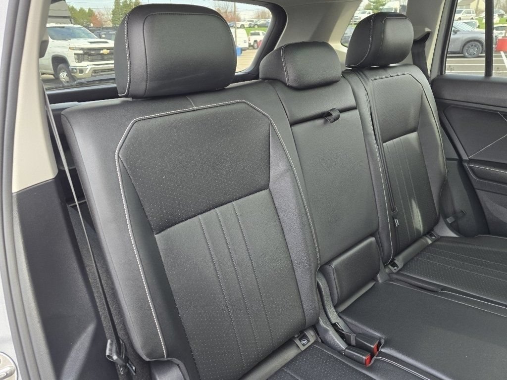 Used 2023 Volkswagen Tiguan SE AWD/4WD image 16