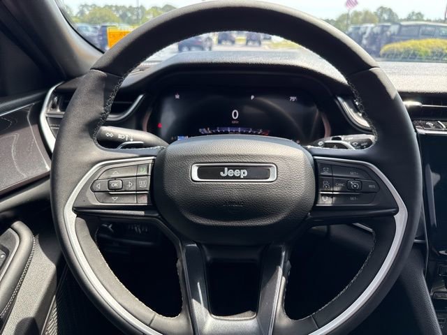 Used 2023 Jeep Grand Cherokee L Laredo AWD/4WD image 12