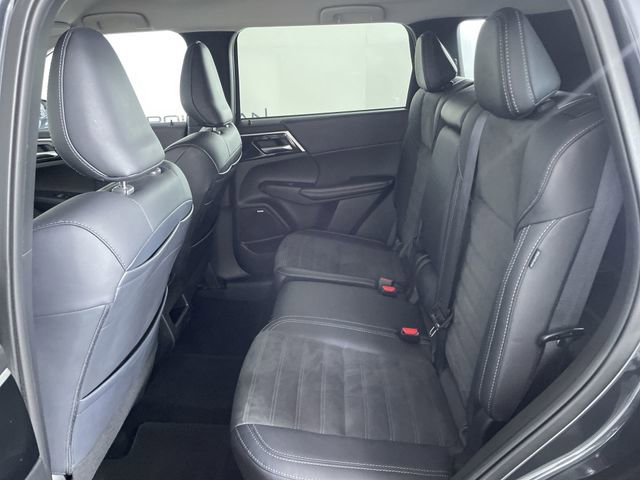 Used 2025 Mitsubishi Outlander SE image 21