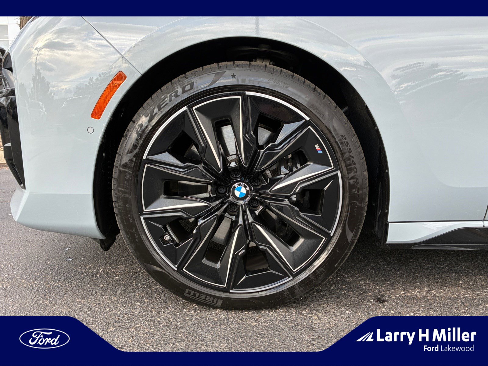 Used 2025 BMW 760i xDrive w/ Premium Package image 26