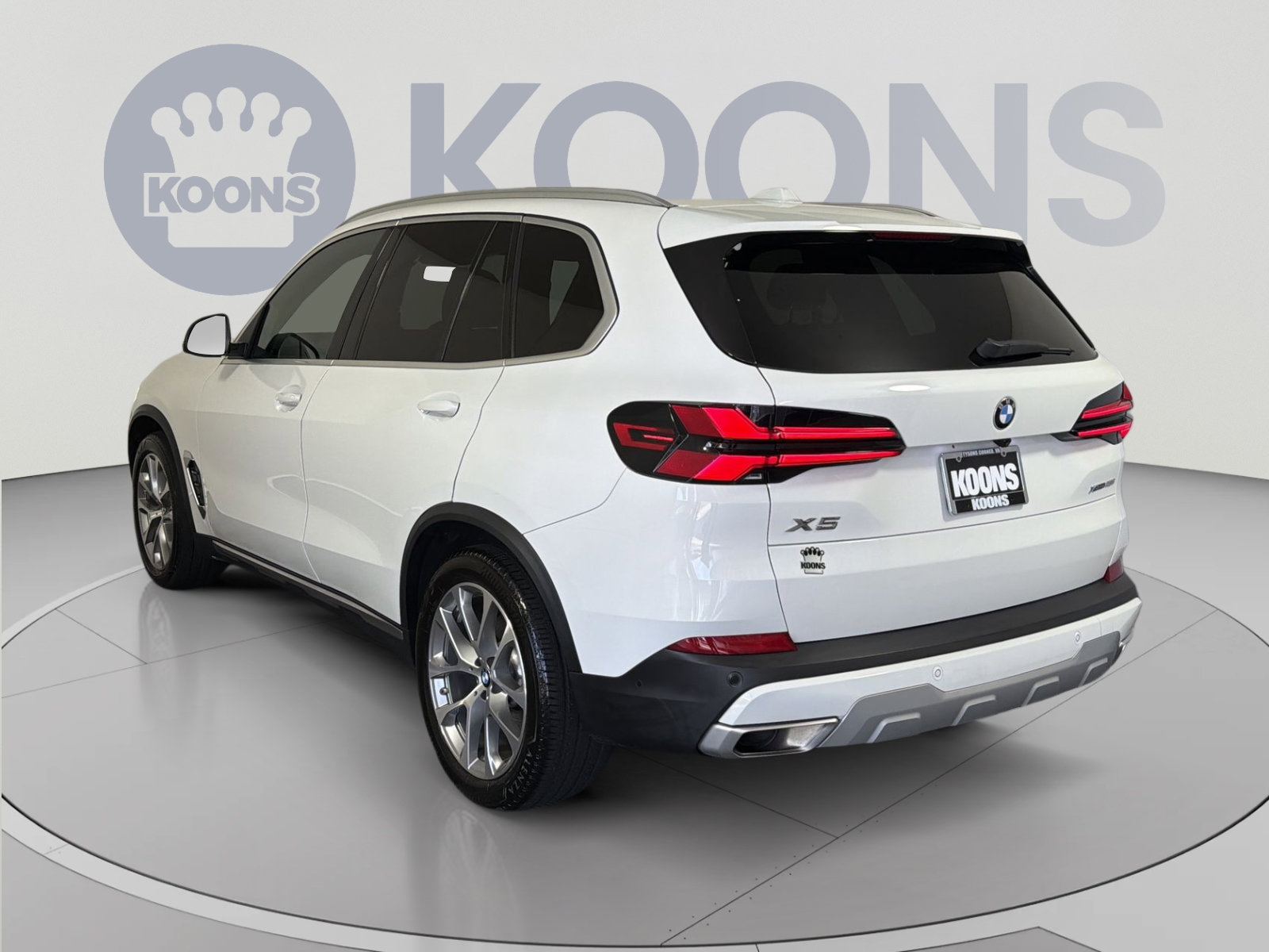 Used 2024 BMW X5 xDrive40i w/ Parking Assistance Package AWD/4WD image 4