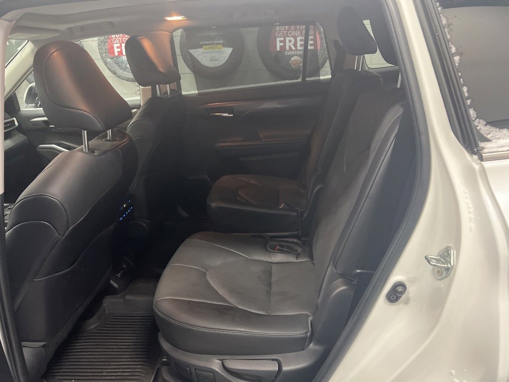 Used 2022 Toyota Highlander Platinum image 10
