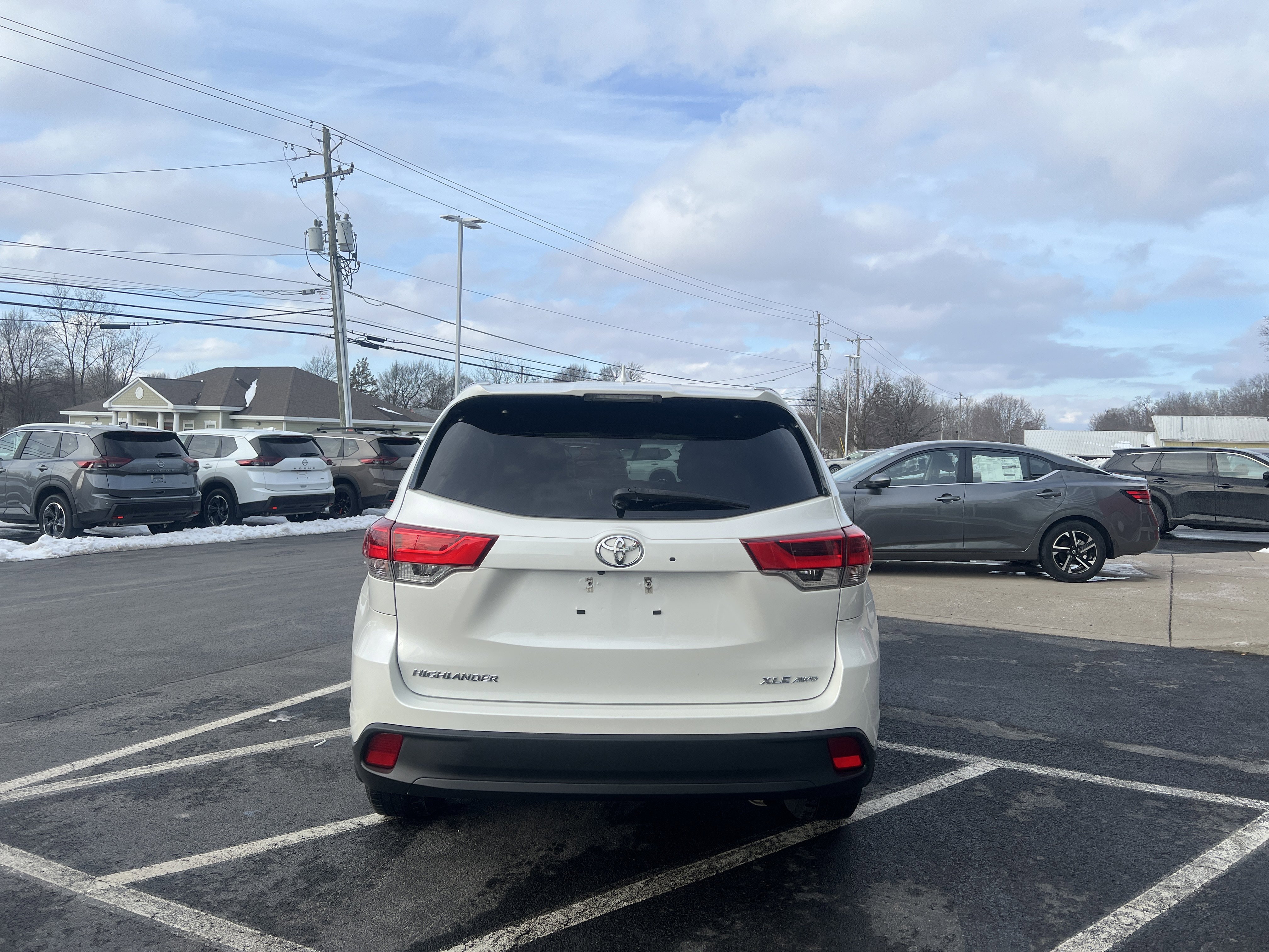 Used 2019 Toyota Highlander XLE image 9
