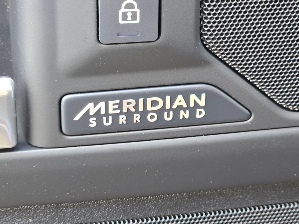 New 2026 Land Rover Defender 130 X-Dynamic SE AWD/4WD image 8
